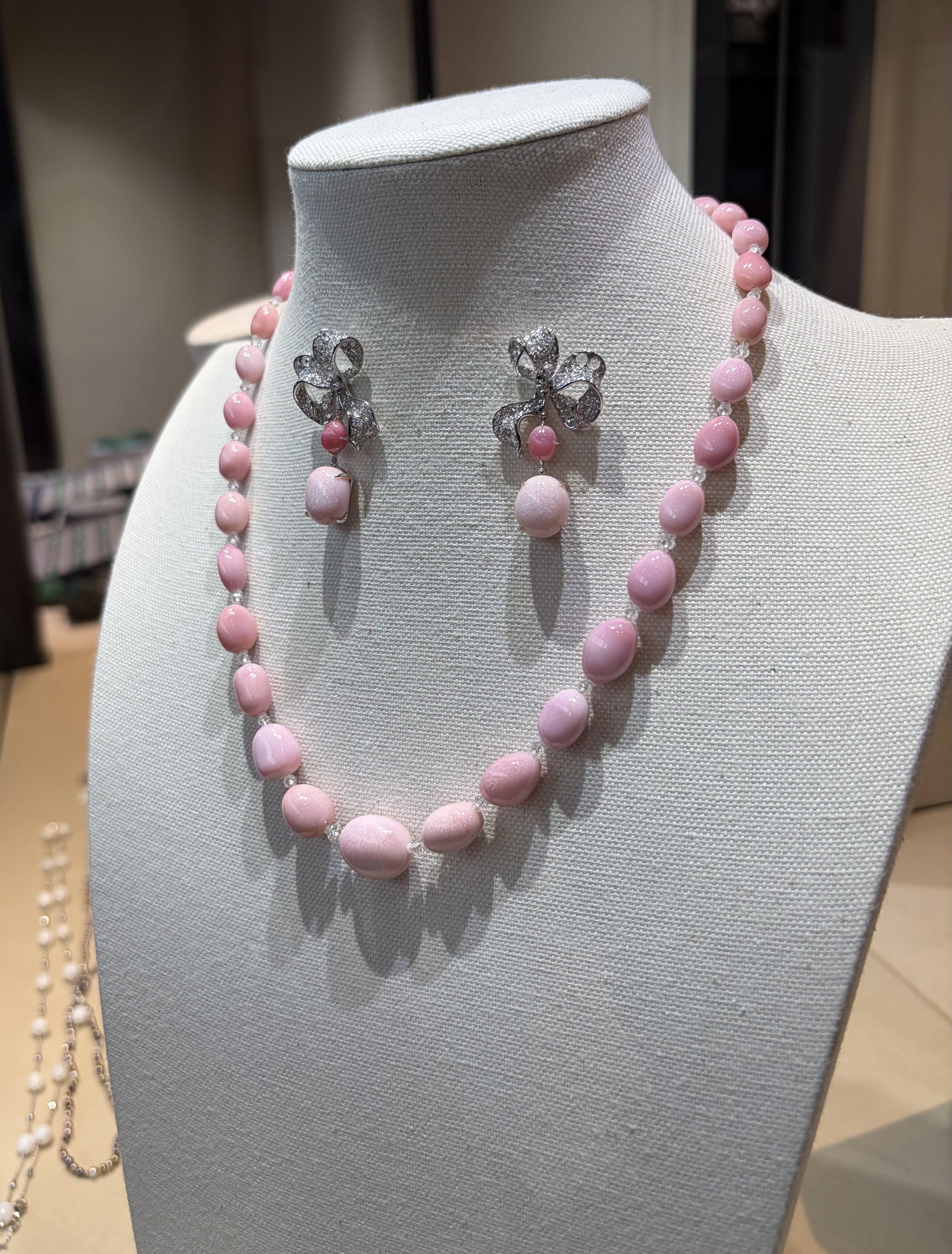 Conch pearl necklace